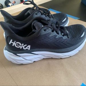 Hoka Women’s Clifton 8 size 5